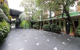 RedDoorz Plus @ Taman Siswa 2